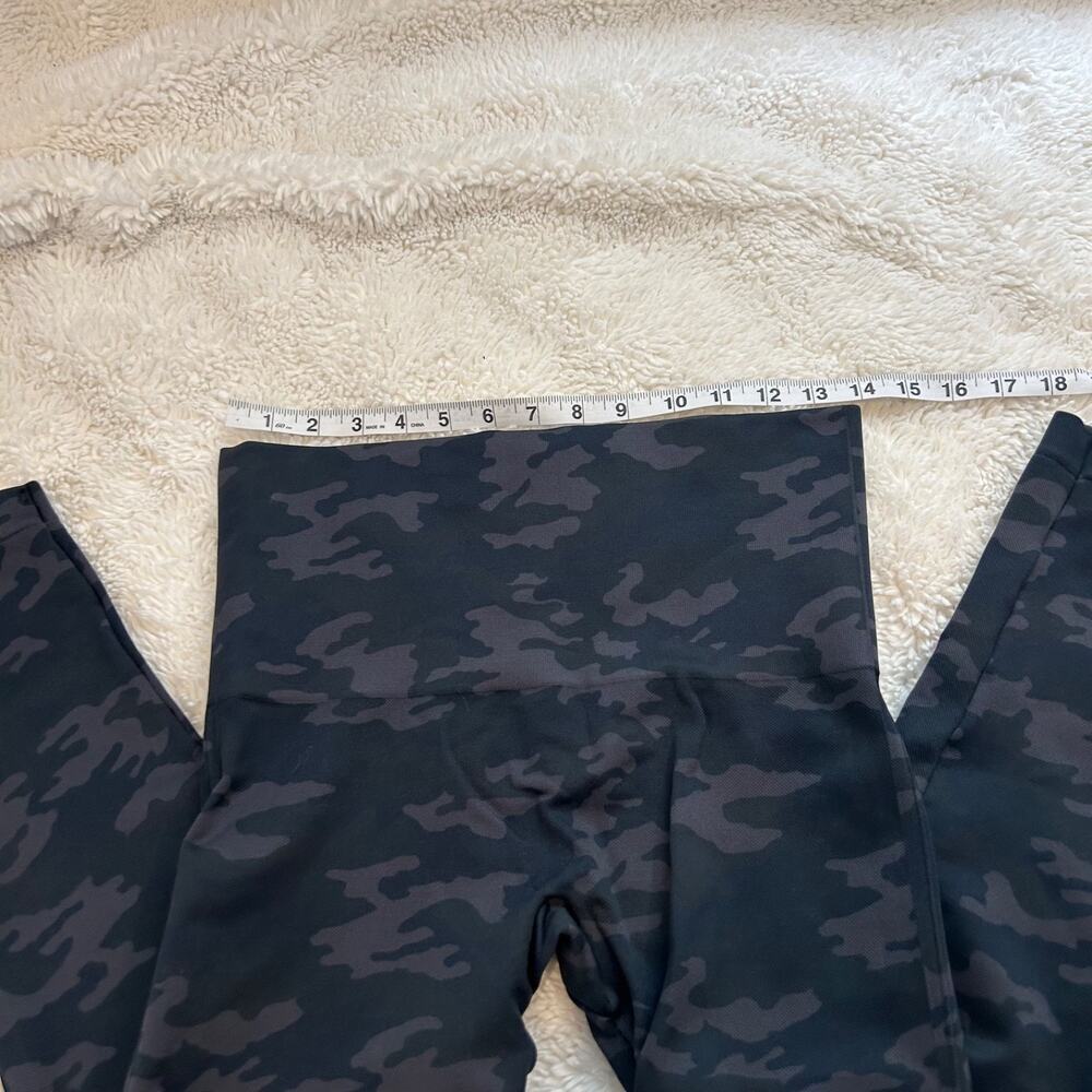 Spanx Womens Seamless HR Slimming Camo Print Leggings Sz XL Casual Teacher Emo - Picture 3 of 5